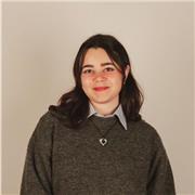 Profesora de Lengua Castellana y Literatura, apta para cualquier asignatura de humanidades, ofrece clases particulares.